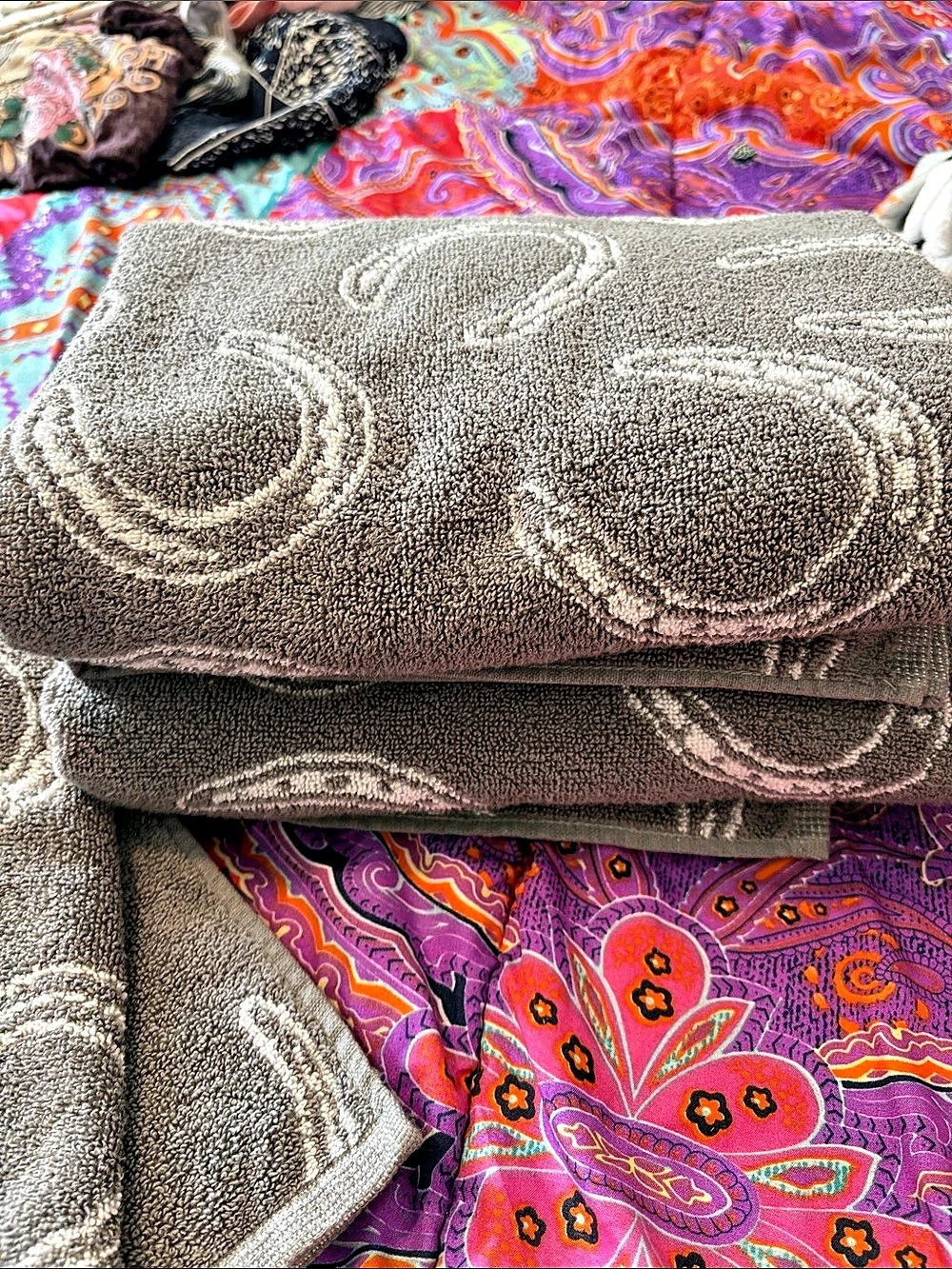 Wrangler Horseshoe Print Bath Towel Set Brown & Pink